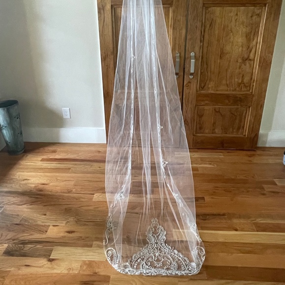Edward Berger Other - Edward Berger Cathedral Veil w/ embellishments - BRAND NEW